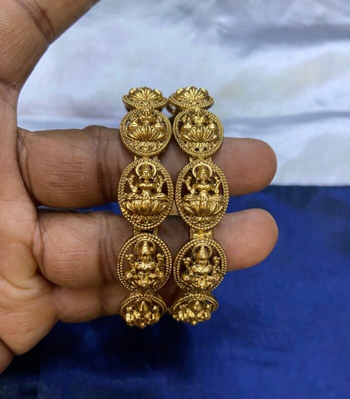 Antique kada Lakshmi with circle’s bangle
