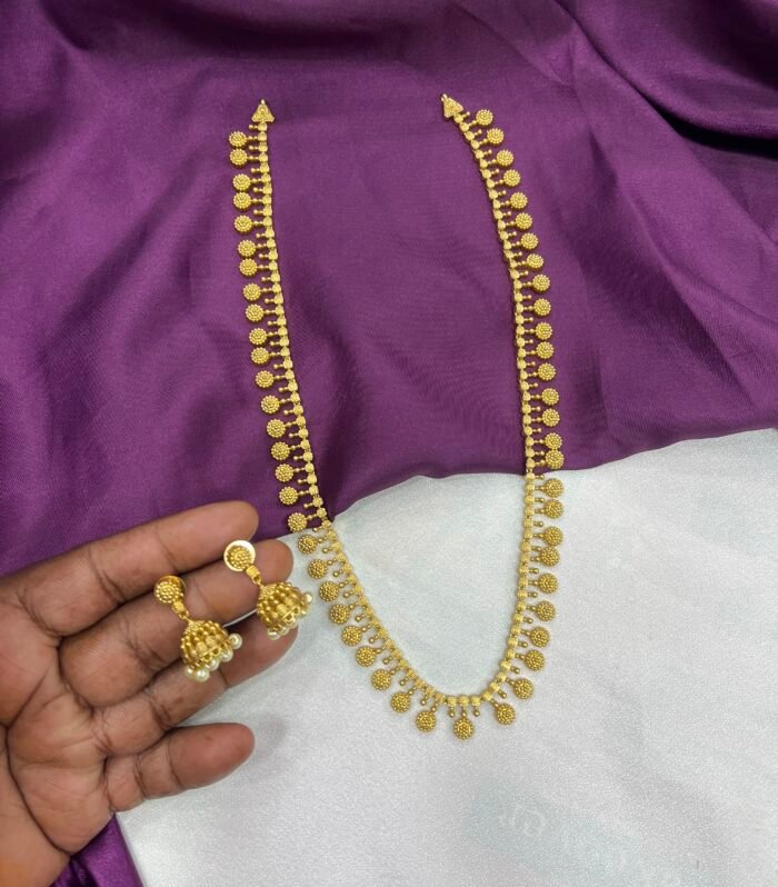 Gold Design without Stones and without Goddess through Jhumka