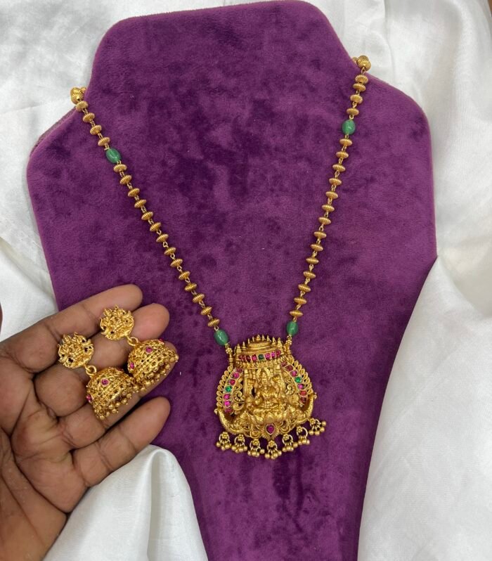A Unique Midlength Haram Complete embossed Cum Jhumka