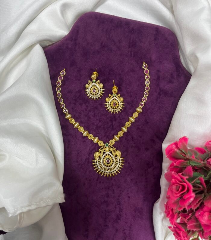 Non Idol Real Kemp Necklace with Unique Earing