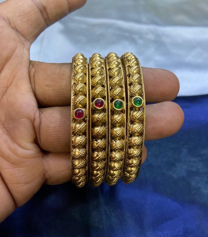 Antique ball plain border bangle